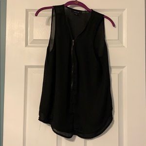 Tank with zipper